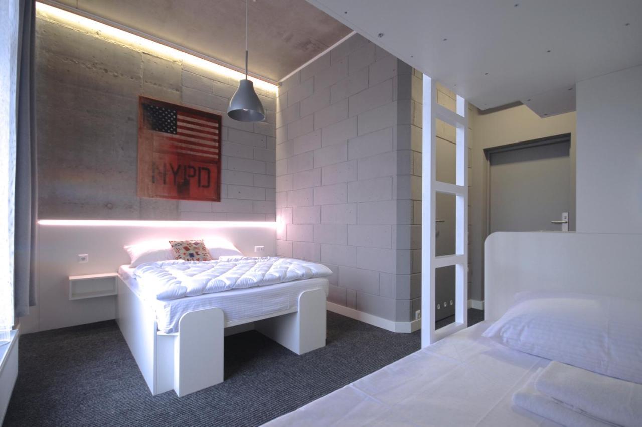 Cubby Hotel Leopoli Esterno foto